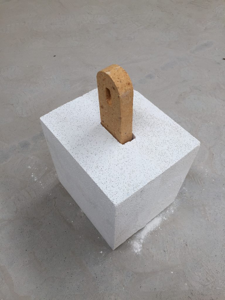 河南莫來石保溫磚_河南莫來石公司_鄭州平順耐材 莫來石保溫磚_莫來石磚價格_莫來石聚氫保溫磚